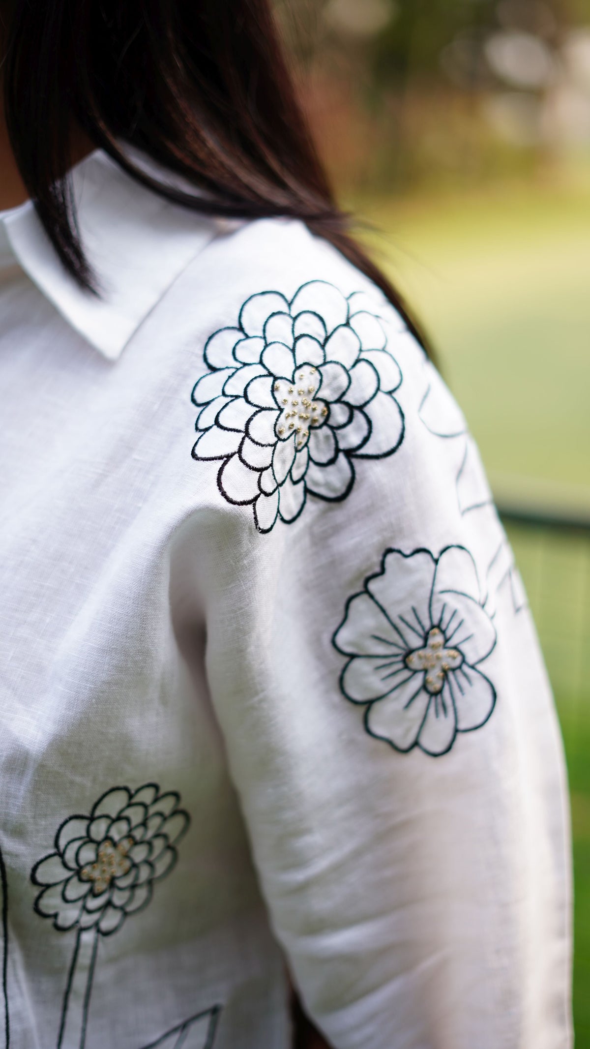 WHITE BIG FLOWER B/W EMB SHIRT