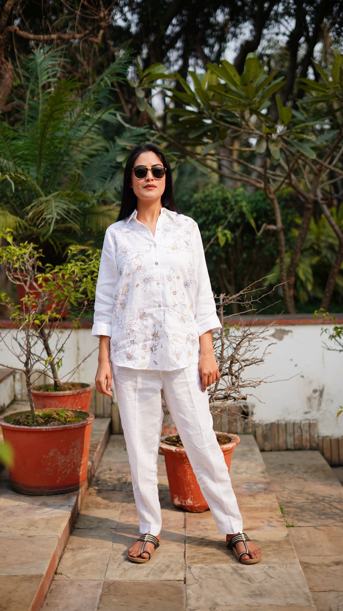 WHITE SCRIBBLE EMB LONG SHIRT