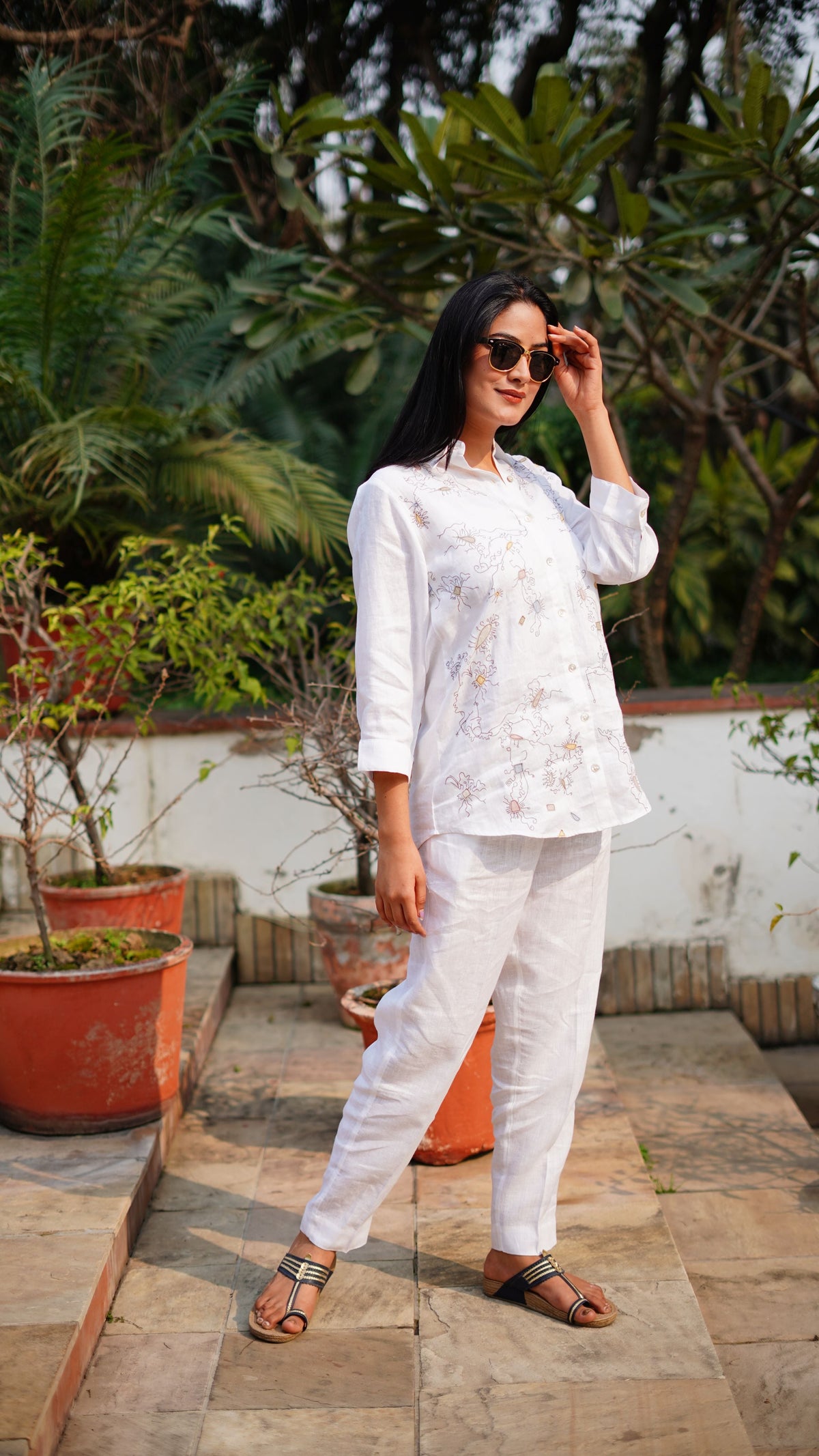 WHITE SCRIBBLE EMB LONG SHIRT