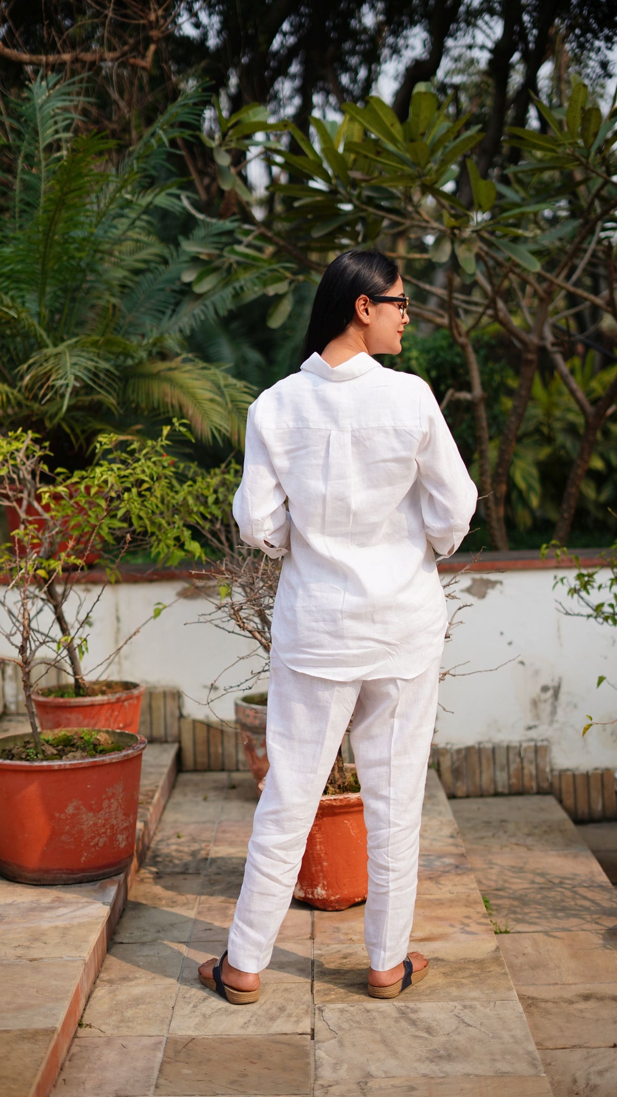 WHITE SCRIBBLE EMB LONG SHIRT