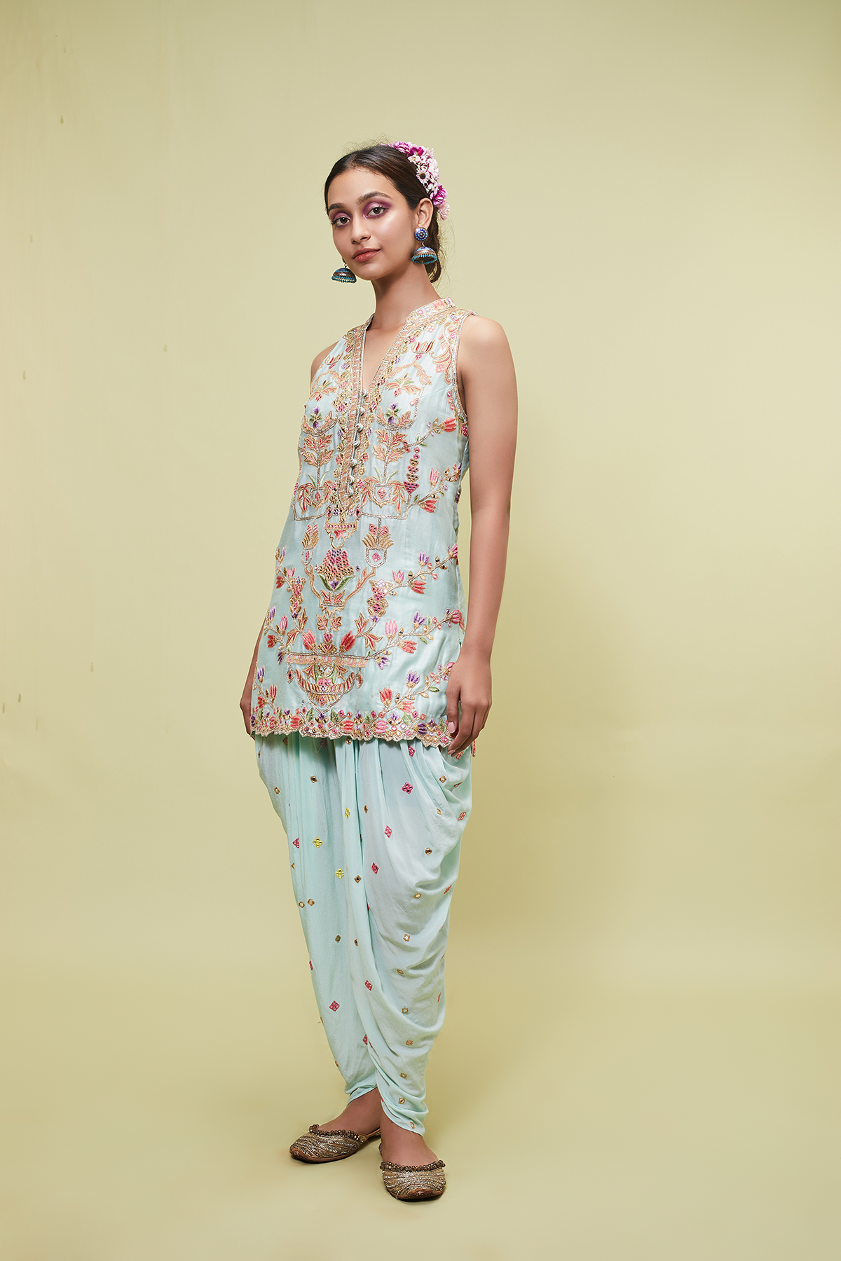 Sleeveless Kurta Paired With Cowl Pants