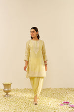ZAISHA - SHORT KURTA WITH DHOTI