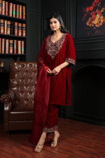 Zeba Velvet Kurta Set
