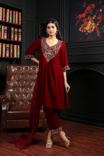 Zeba Velvet Kurta Set