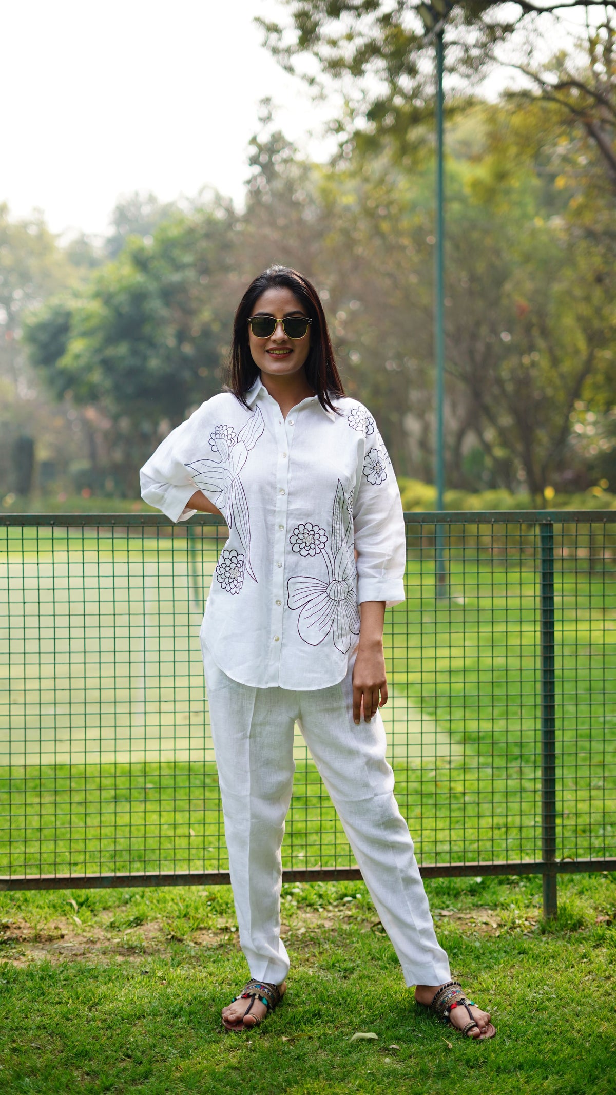 WHITE BIG FLOWER B/W EMB SHIRT