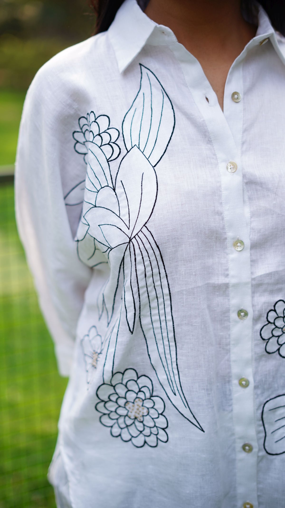 WHITE BIG FLOWER B/W EMB SHIRT