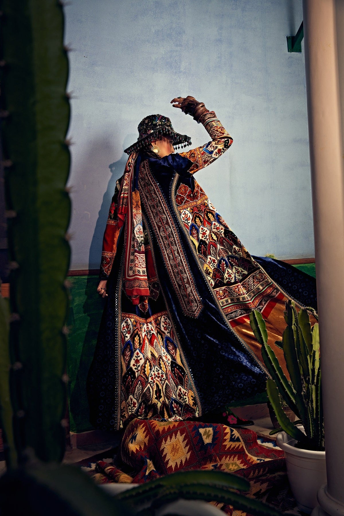 Vintage floral blue velvet long jacket