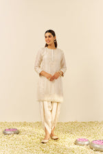 ZAISHA - SHORT KURTA WITH DHOTI